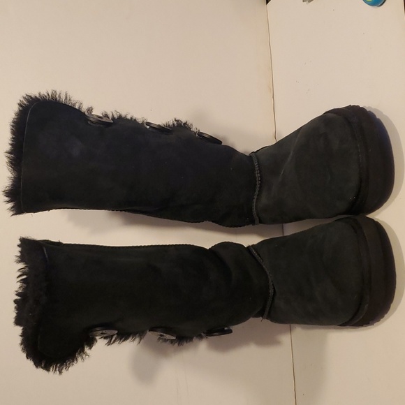 Ugg Bailey Button Triplet II Boot In Black Size 8 - Picture 2 of 9